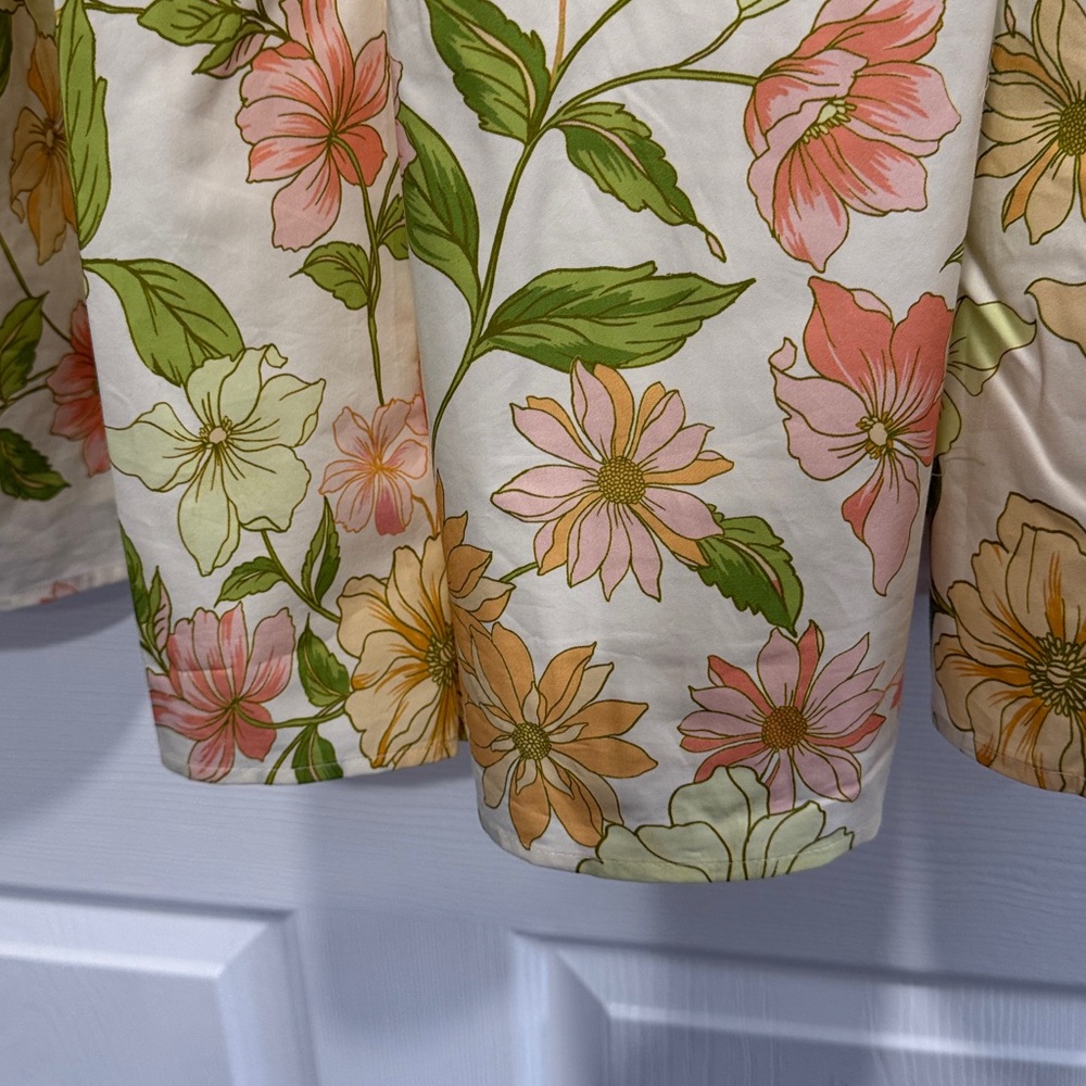 New with Tags floral dress. Large - Picture 6 of 9
